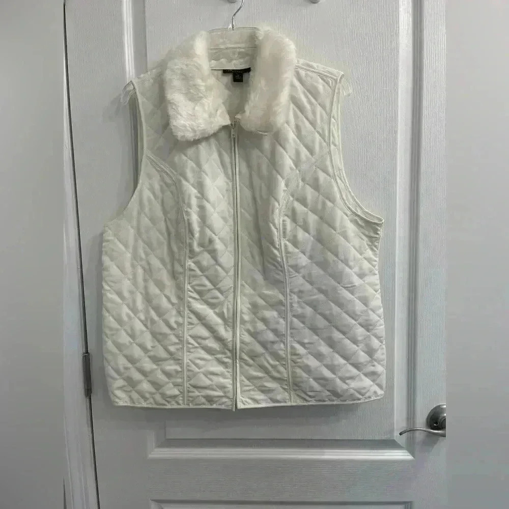 Ivory Faux Fur Vest (Detachable Fur Collar)